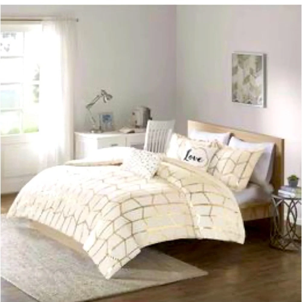 King size Ivory and metallic gold set.